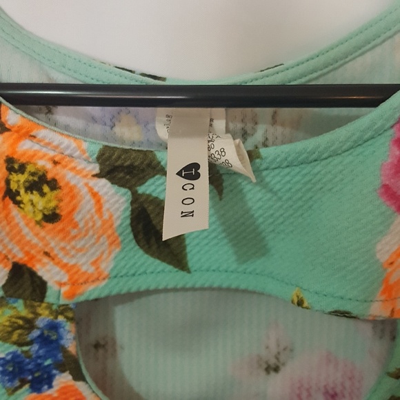 ICON Crop Top Sleeveless Turquoise Floral - Picture 3 of 4